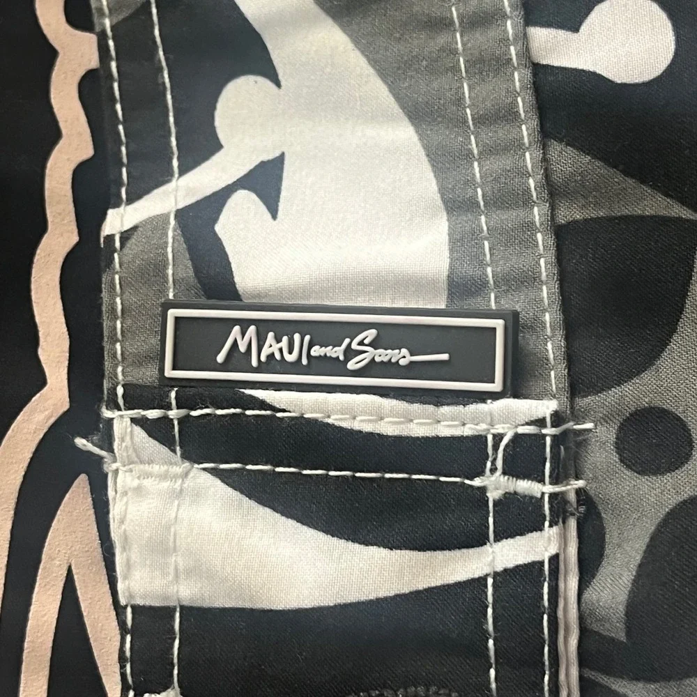 Maui & Sons Black White Abstract Tribal Graphic Board‎ Shorts Beach NWT 34-36